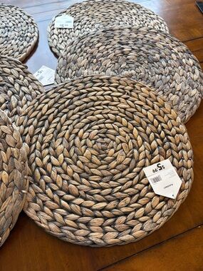 NWT set of 6 Braided Round Natural Placemat - Neutral Tones